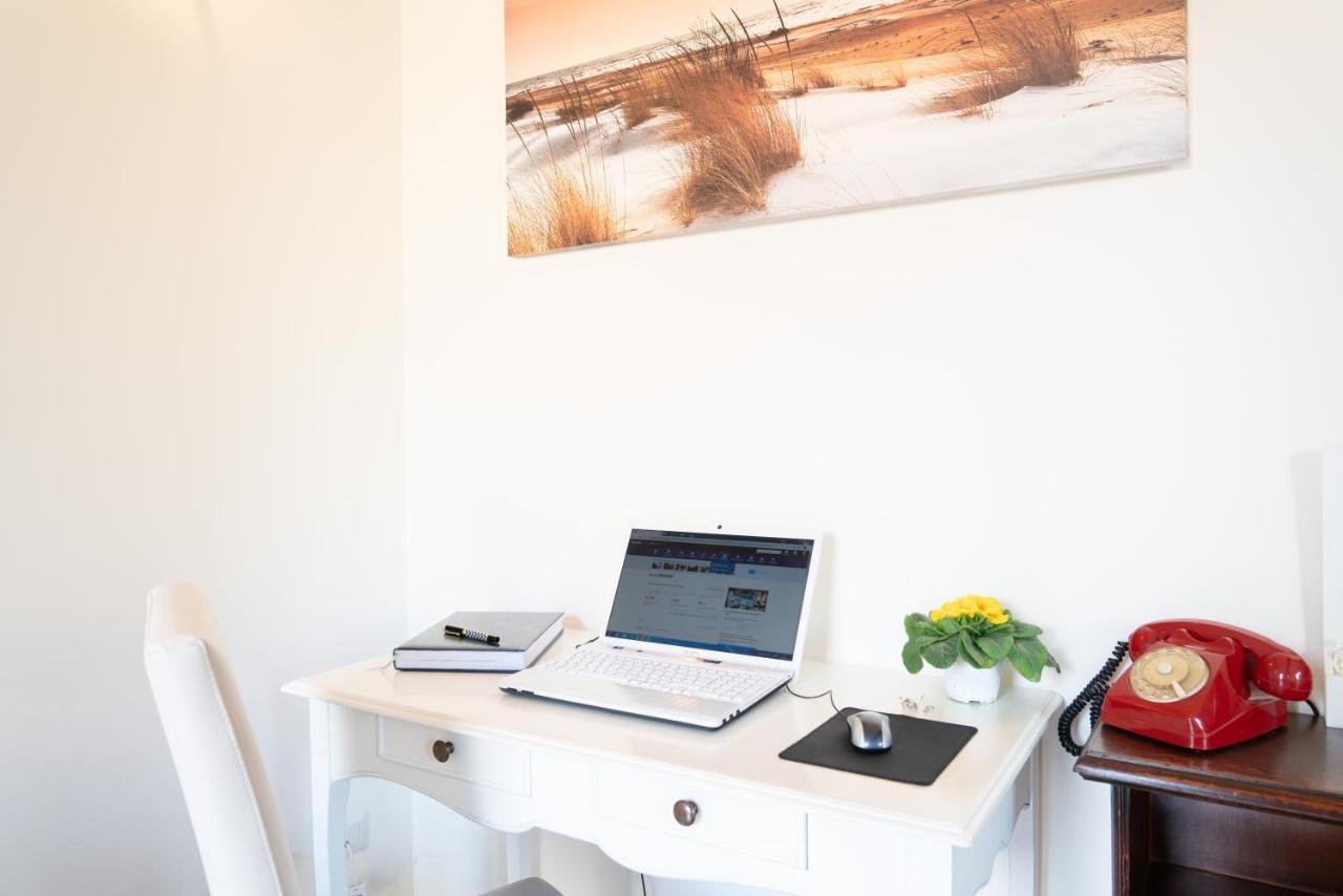 Myricae Rooms Affittacamere No Late Arrival ฟิวมิชีโน ภายนอก รูปภาพ